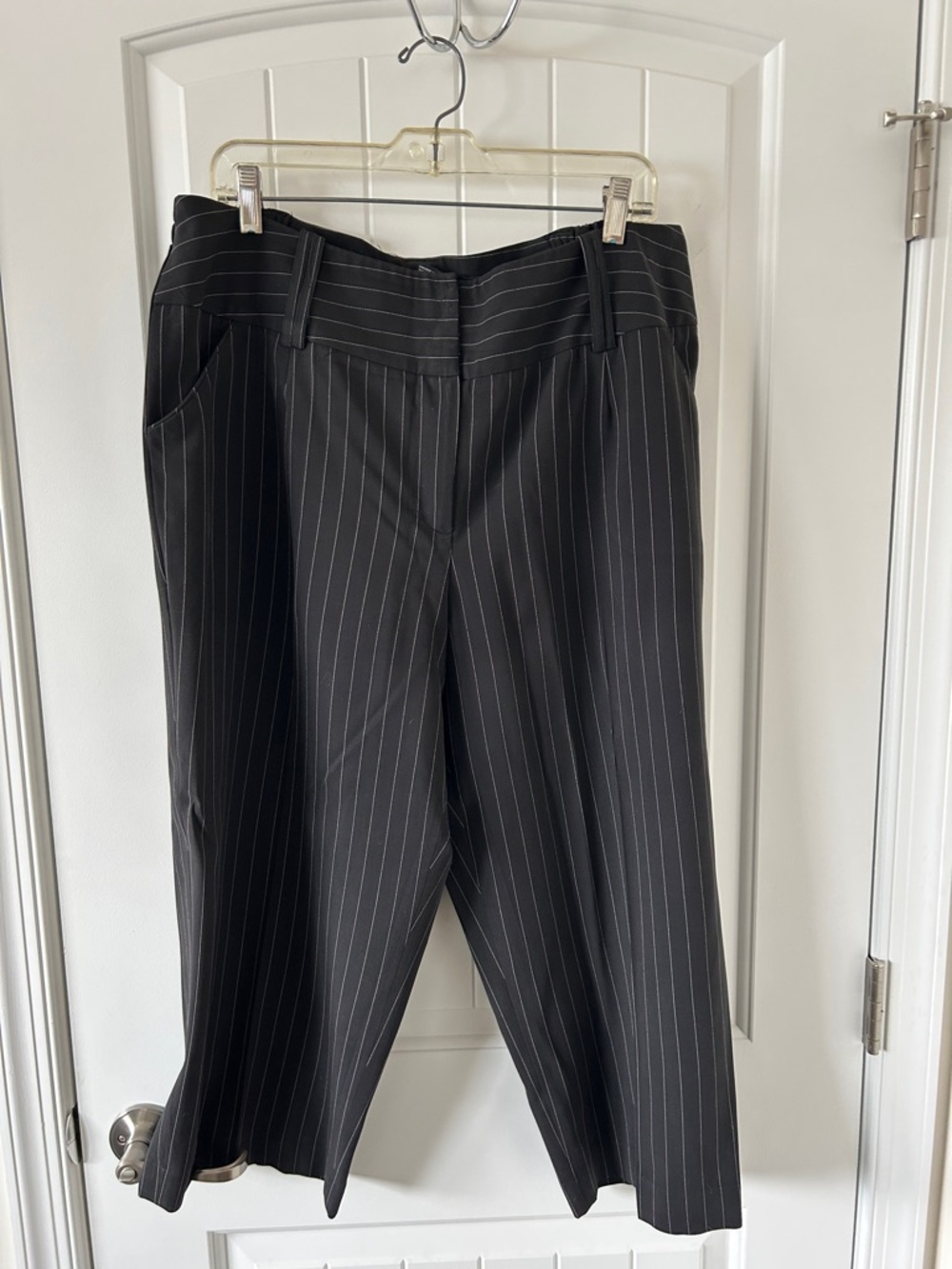 Larry Levine Black Pinstripe Wide-Leg Cropped Trousers